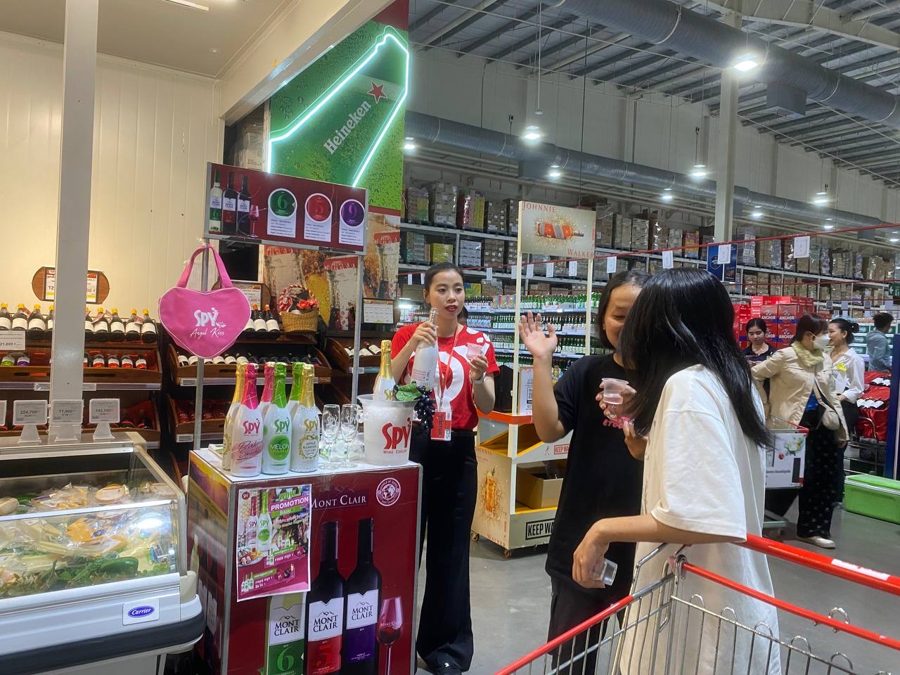 Sparkling Fruit Wine Testing Success at Makro Market Day 3 Highlights - Image 41